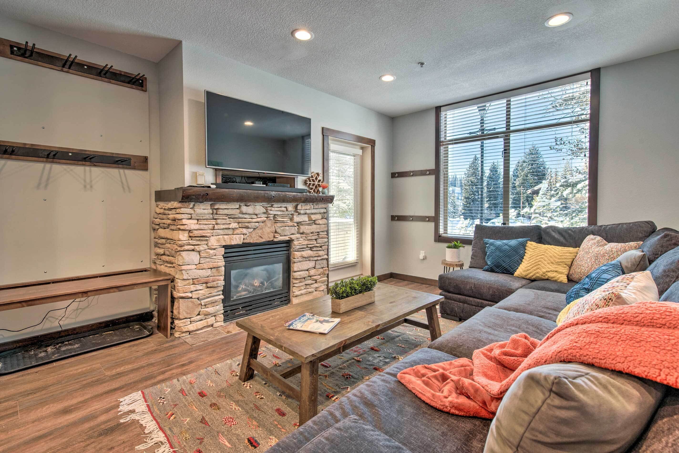 TV, fireplace, video games, DVD player