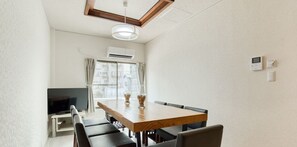 一棟貸し 禁煙 | 客室内のダイニングエリア