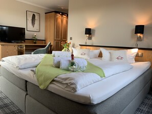 Bộ đồ giường kháng dị ứng, két bảo mật tại phòng, trang trí khác biệt 