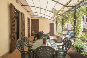 Basic Room, 2 Bedrooms, Connecting Rooms | Terrace/patio