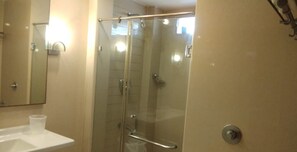 Luxury Studio Suite | Bathroom