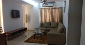 Luxury Studio Suite | Living room