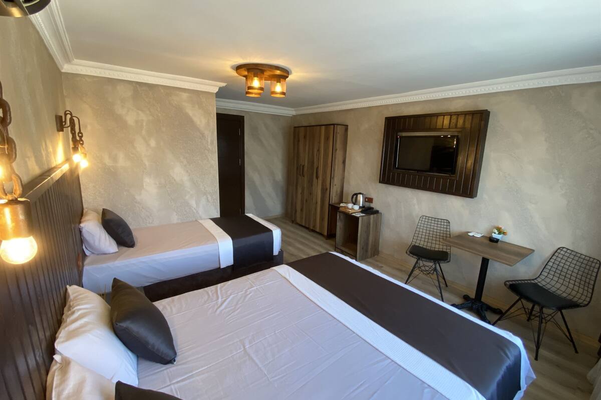 Iron/ironing board, bed sheets