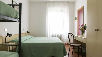 Basic-Vierbettzimmer