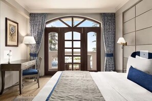 1 Queen Bed, Valley View Suite, Non-Smoking | 1 bedroom, in-room safe, desk, laptop workspace