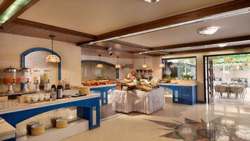 Esmorzar diari d'estil bufet gratuït