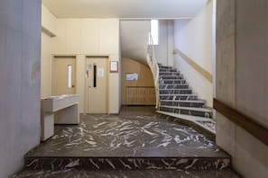 Property entrance - A short walk to Syntagma and Plaka (Athens)