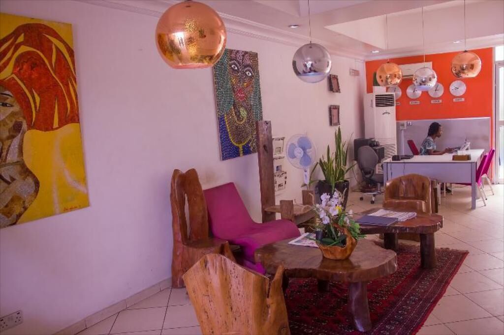 Lobby lounge