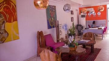 Lobby lounge