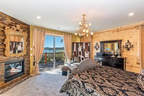 5 bedrooms, WiFi, bed sheets - Hunter's Lakeview: Luxury Log Style Lodge in Castle Glen with Unobstructed Views! Game & Movie Rooms! (Big Bear Lake)