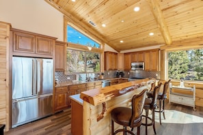 Fridge, microwave, oven, stovetop - Luxury Log Style Lodge in Castle Glen with Unobstructed Views! Game & Movie Rooms! (Big Bear Lake)