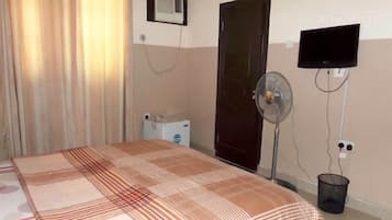 Classic Room | Individually decorated, individually furnished, desk, laptop workspace