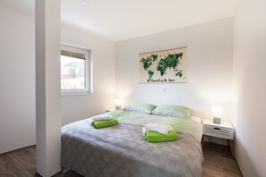 2 bedrooms, desk, iron/ironing board, travel cot