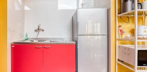 Apartment 5F, Non smoking | Private kitchenette | Fridge, microwave, stovetop, coffee/tea maker - Woo House (Osaka)
