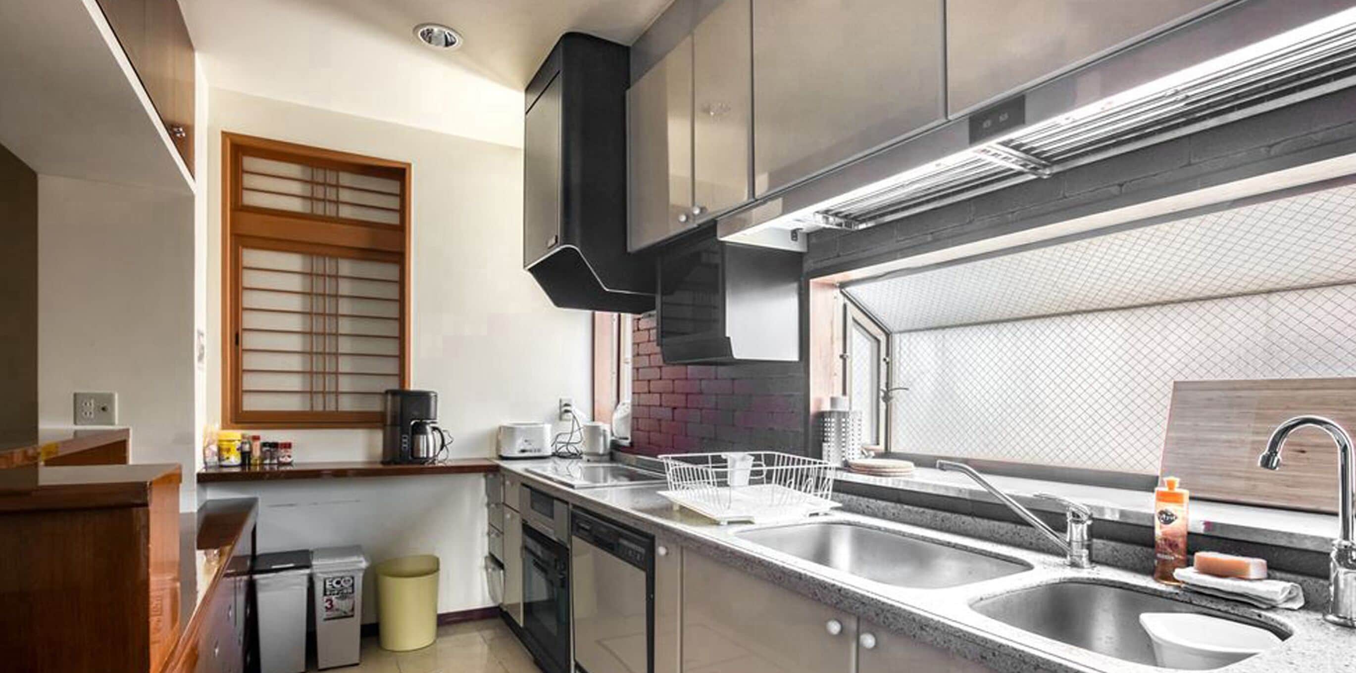 Apartment 4F, Non smoking | Private kitchenette | Fridge, microwave, stovetop, coffee/tea maker