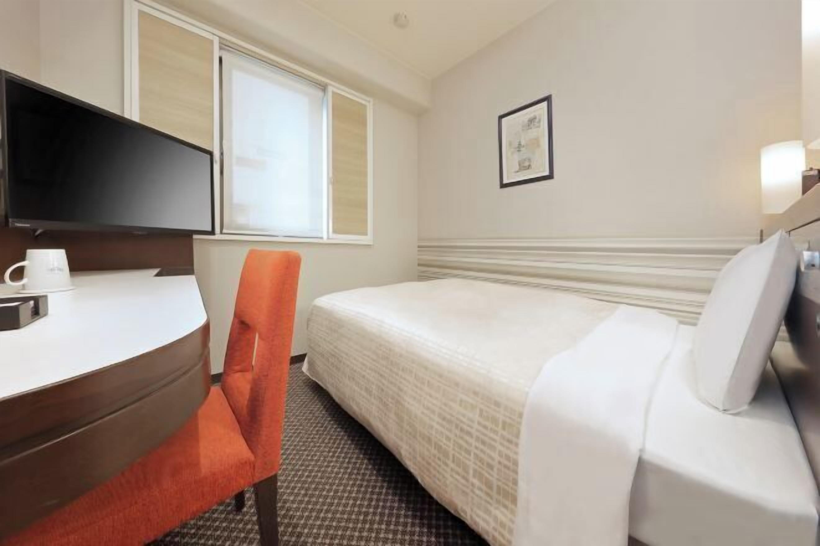 WiFi (無料)、ベッドシーツ