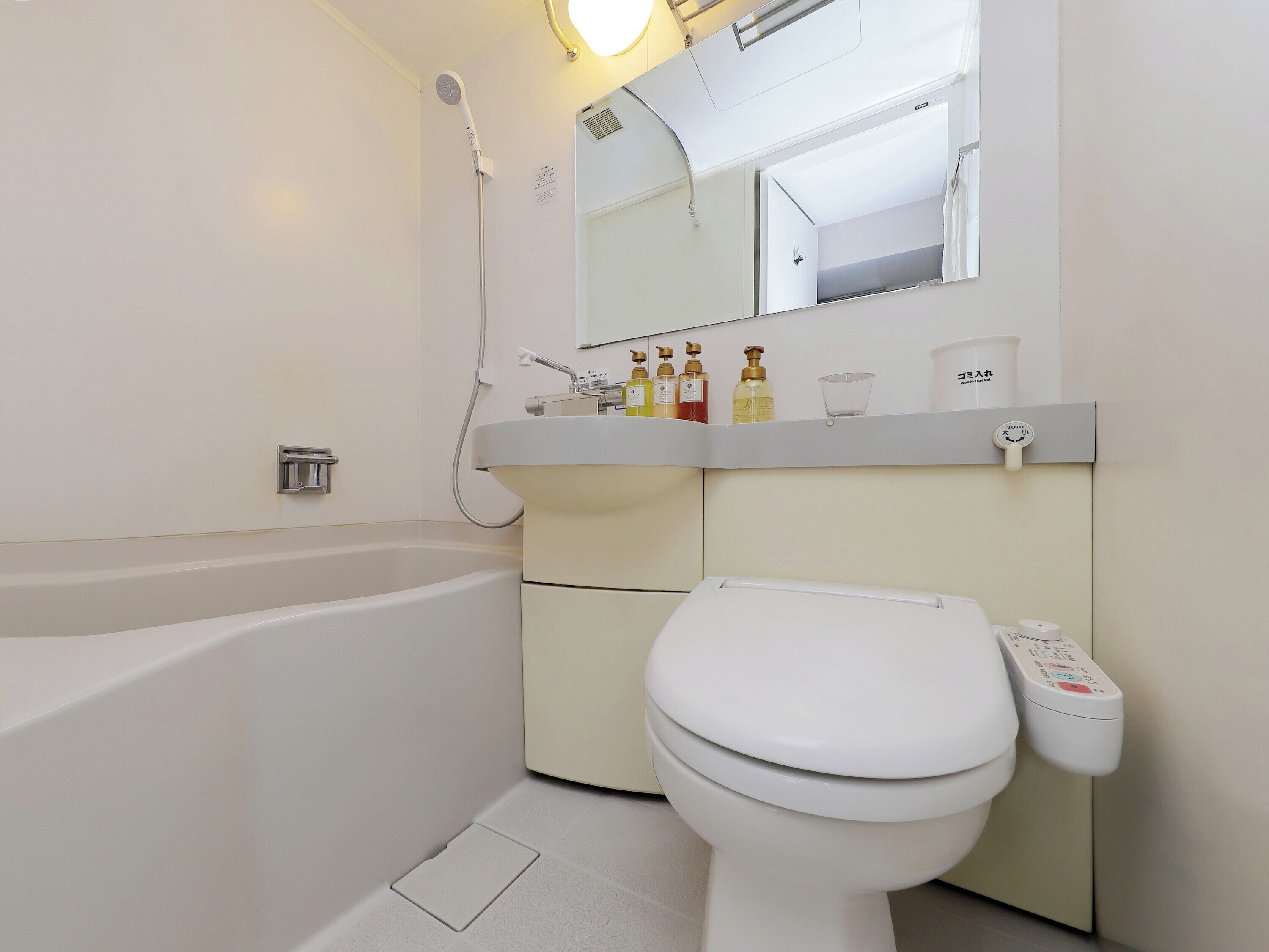 combined shower/bathtub, free toiletries, hair dryer, slippers