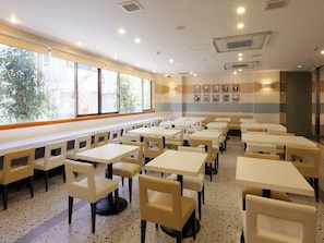Tägliches Frühstücksbuffet (1500 JPY pro Person)