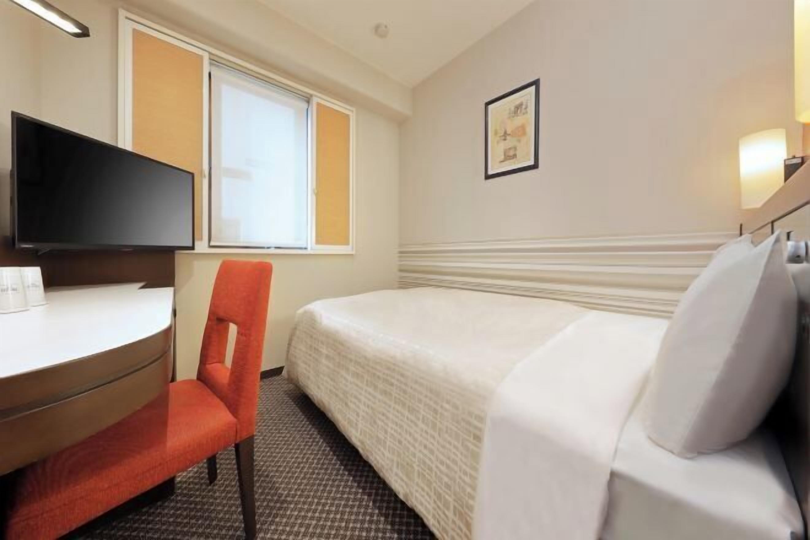 WiFi (無料)、ベッドシーツ