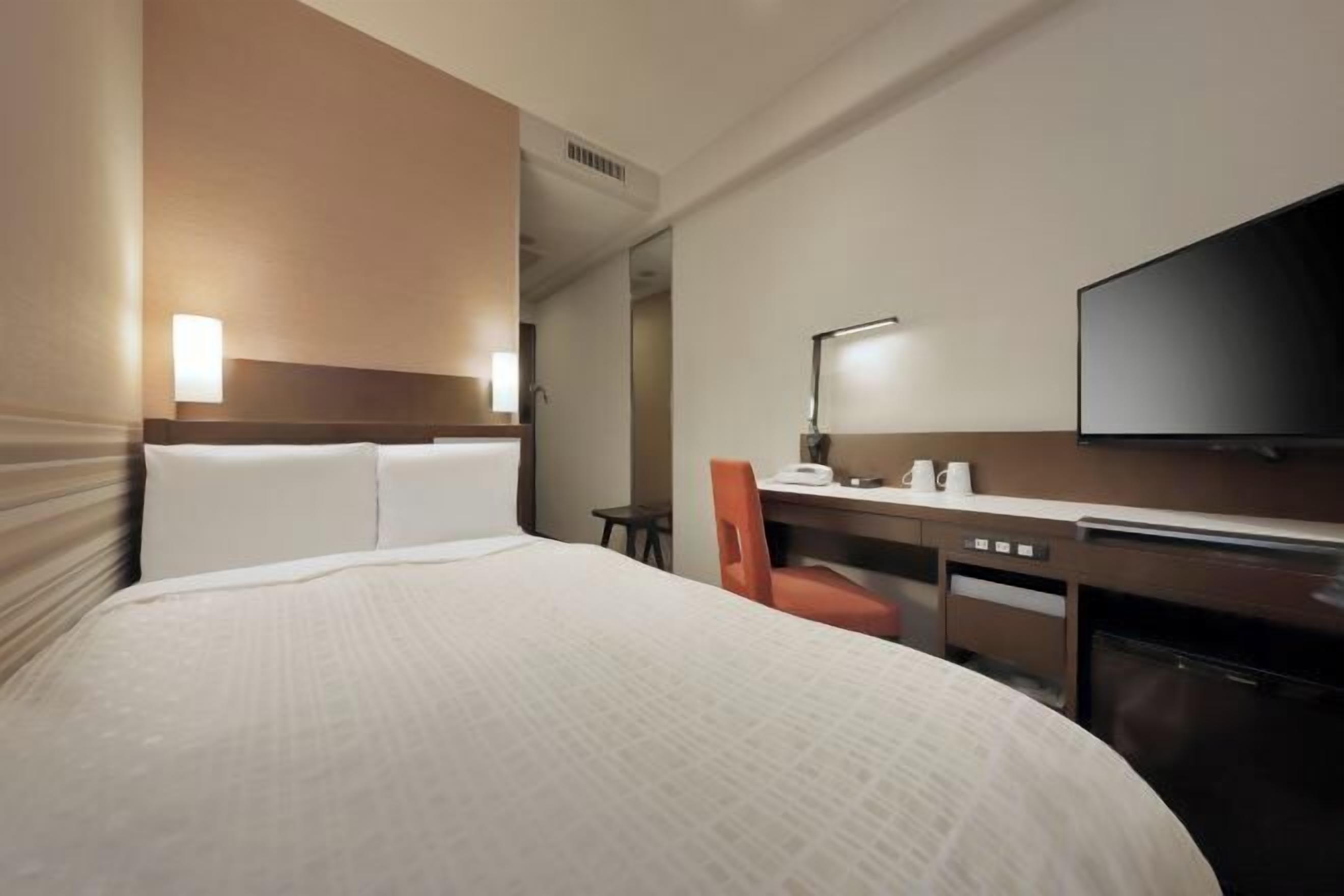 WiFi (無料)、ベッドシーツ