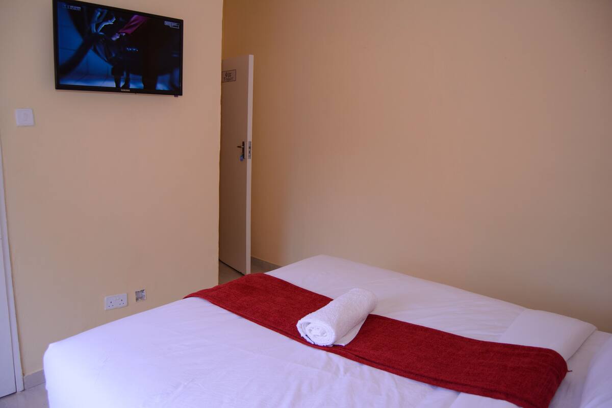 Standard Double Room | Soundproofing, WiFi (free), individually decorated