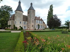Front of property - Chateau De Clusors (Saint-Menoux)