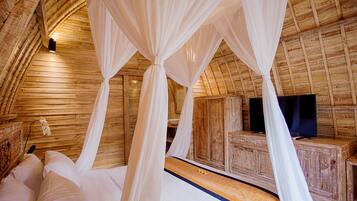 8 bedrooms, in-room safe, WiFi