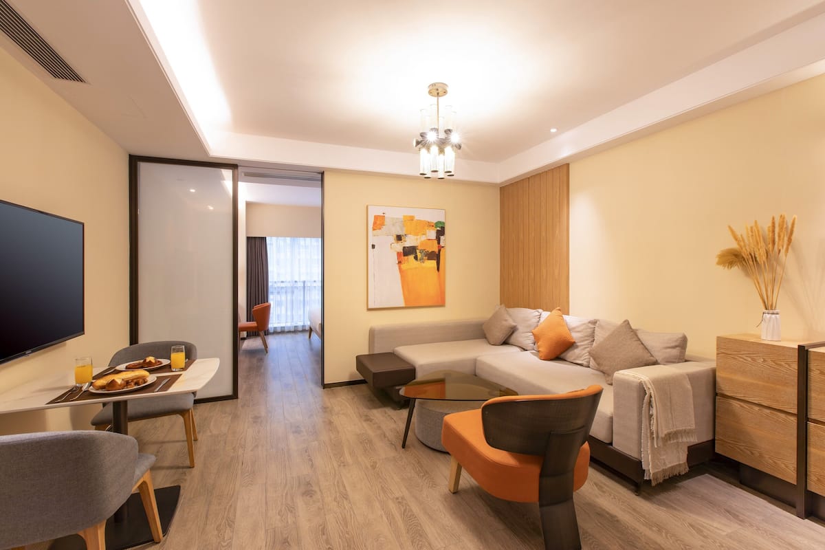 Apartemen Standar (行政大床一室一厅) | Seprai premium, selimut bulu angsa, busa memori, dan brankas