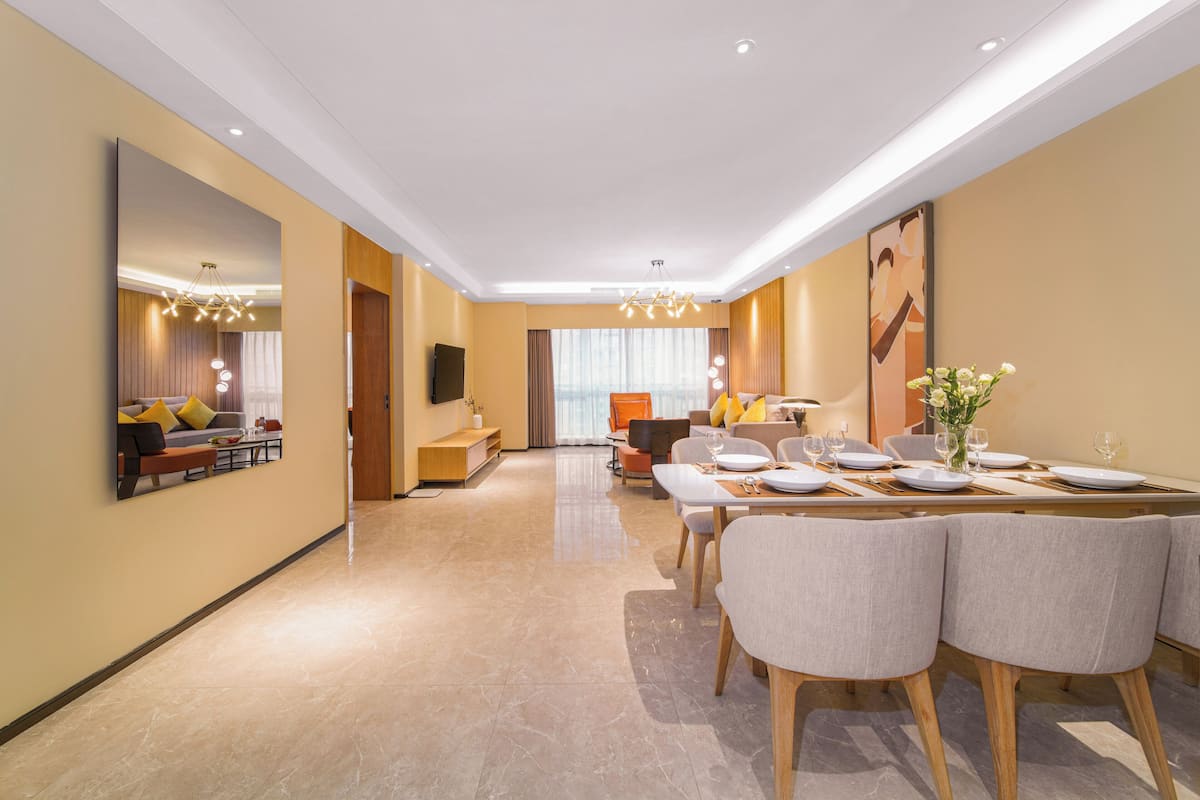 Executive Apartment (行政两室一厅) | Makan dalam bilik