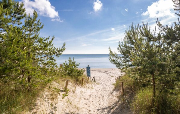 På stranden og fisking