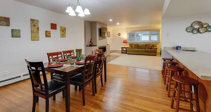 Fairbanks Alaskan Abode Only 1 Mi to Alaskaland