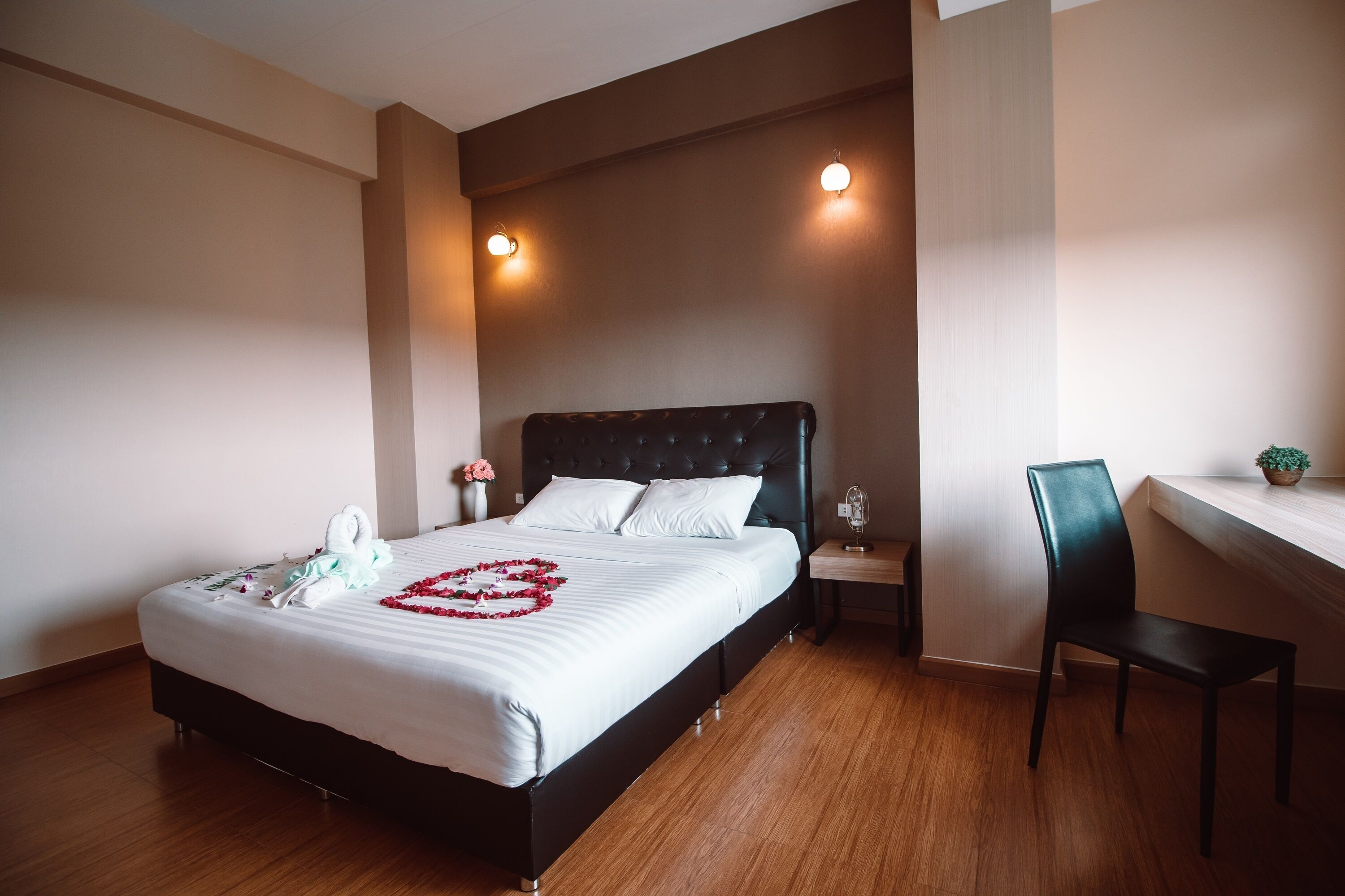 Decoración personalizada, muebles diferentes y escritorio 