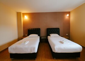 Decoración personalizada, muebles diferentes y escritorio 