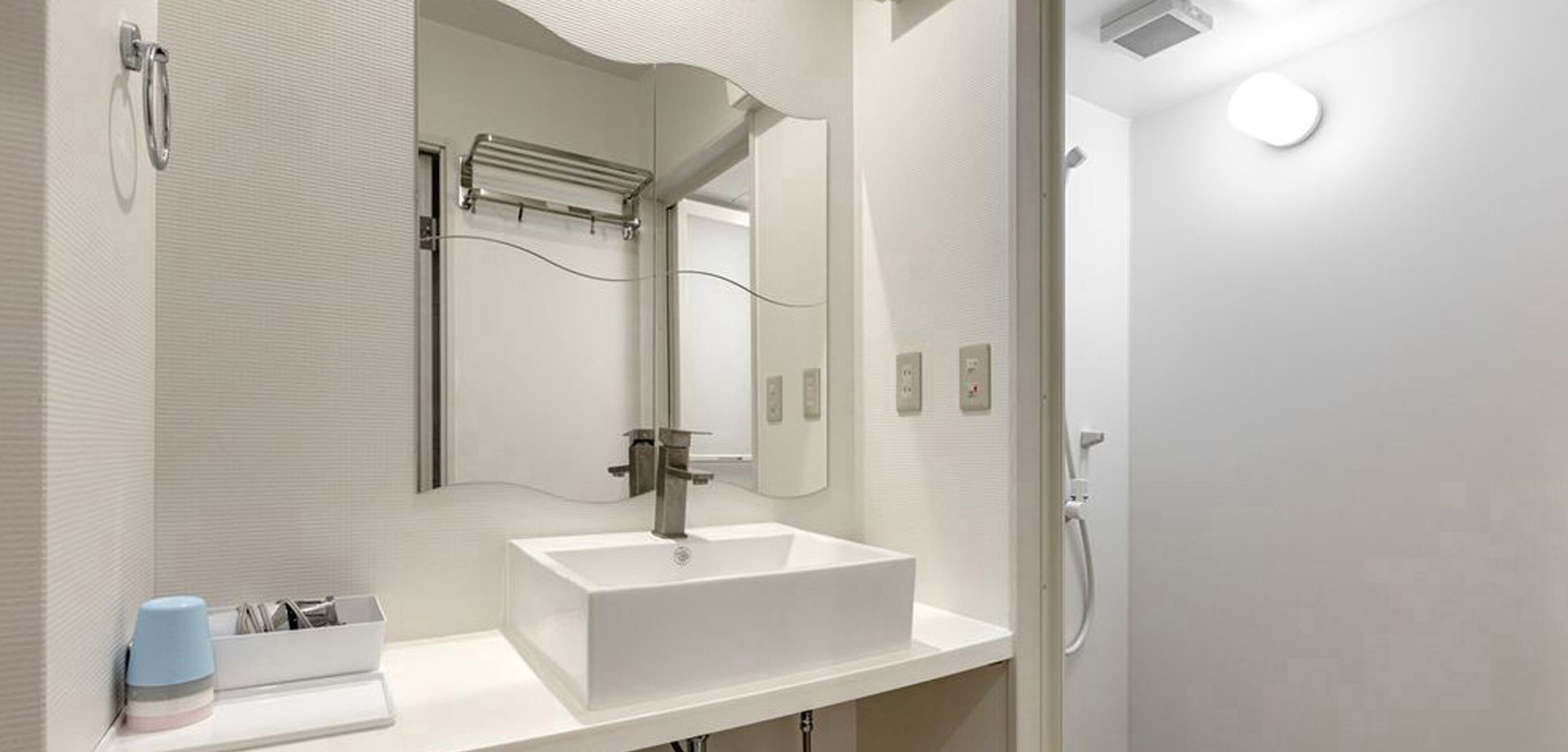 Bathroom sink