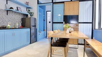 Apartment, 2 Bedrooms | Private kitchenette | Fridge, stovetop, electric kettle, cookware/dishes/utensils