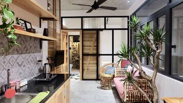 Apartamento, 1 quarto (Rooftop Garden) | Cozinha americana privada | Geladeira, cooktop, chaleira elétrica