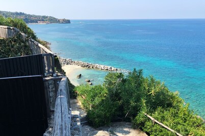 Villa delle Sirene, for 7 people and the beach within walking distance