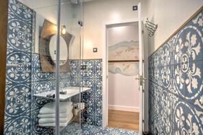 Hårføner og håndklær