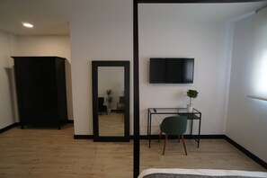Standard Triple Room | Soundproofing, free WiFi, bed sheets - La Sigrina Hostal (Tui)