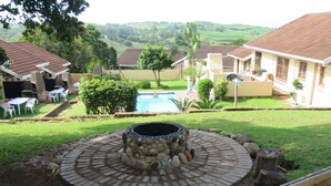 BBQ/picnic area - Palm Beach Chalets (Port Edward)