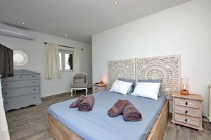 4 bedrooms, iron/ironing board, travel cot, free WiFi