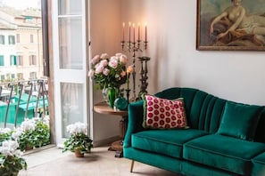 Fernseher, Bücher, Drucker