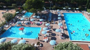 A large outdoor swimming pool with multiple lanes and sun loungers. - Victoria Mobilehome Tortoreto Lido (Tortoreto)