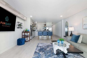 TV - The Summit 616 - Remodeled Waterfront Condo (Panama City)