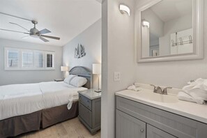 1 slaapkamer, een strijkplank/strijkijzer, wifi, beddengoed