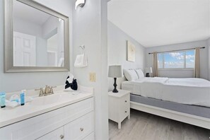 أحواض استحمام، مجففات شعر، مناشف