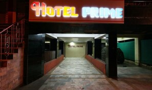 Pintu masuk properti