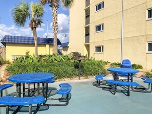 Outdoor dining - The Summit 618 - Bright Waterfront Condo (Panama City)