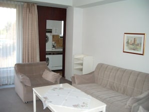 Apartment, 2 Bedrooms | Living room