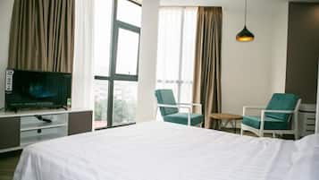 Executive-herbergi með tvíbreiðu rúmi - borgarsýn | Míníbar, sérhannaðar innréttingar, sérvalin húsgögn, skrifborð